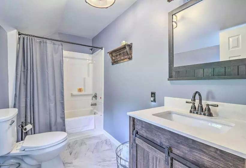 Watkins Glen Lakeview Cottage W/ Waterfall!