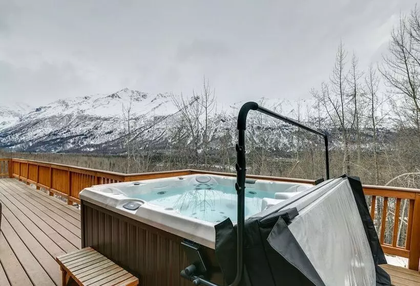 Alaskan Mountain Gem With Private Hot Tub & Gym!