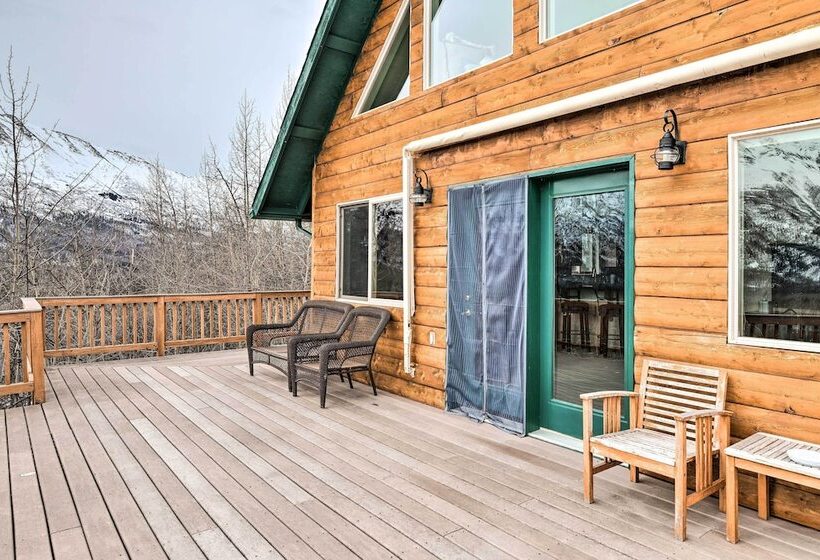 Alaskan Mountain Gem With Private Hot Tub & Gym!
