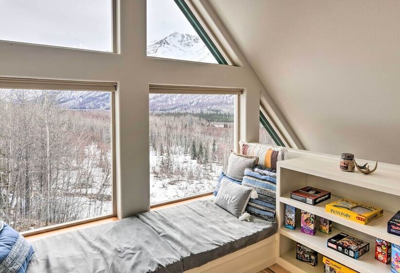 Alaskan Mountain Gem With Private Hot Tub & Gym!