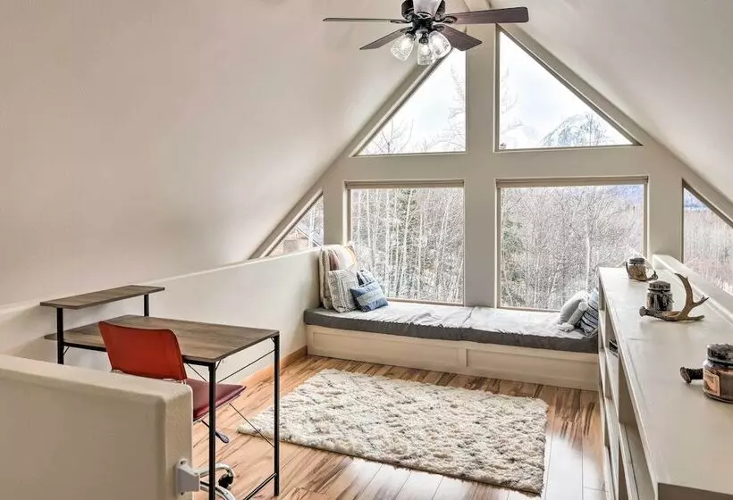 Alaskan Mountain Gem With Private Hot Tub & Gym!