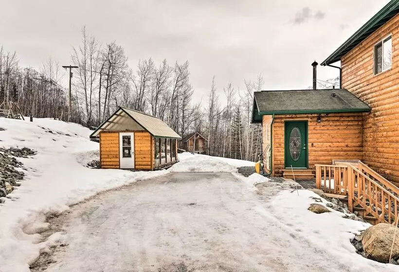 Alaskan Mountain Gem With Private Hot Tub & Gym!