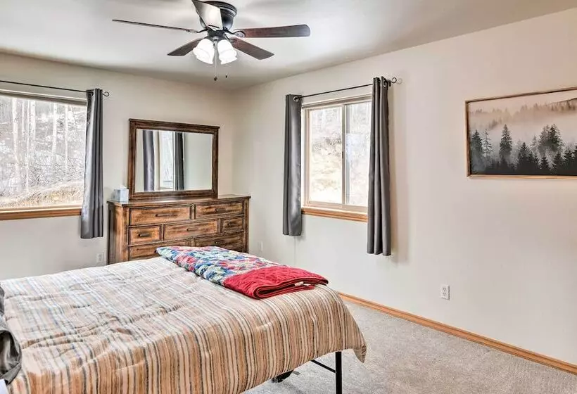 Alaskan Mountain Gem With Private Hot Tub & Gym!