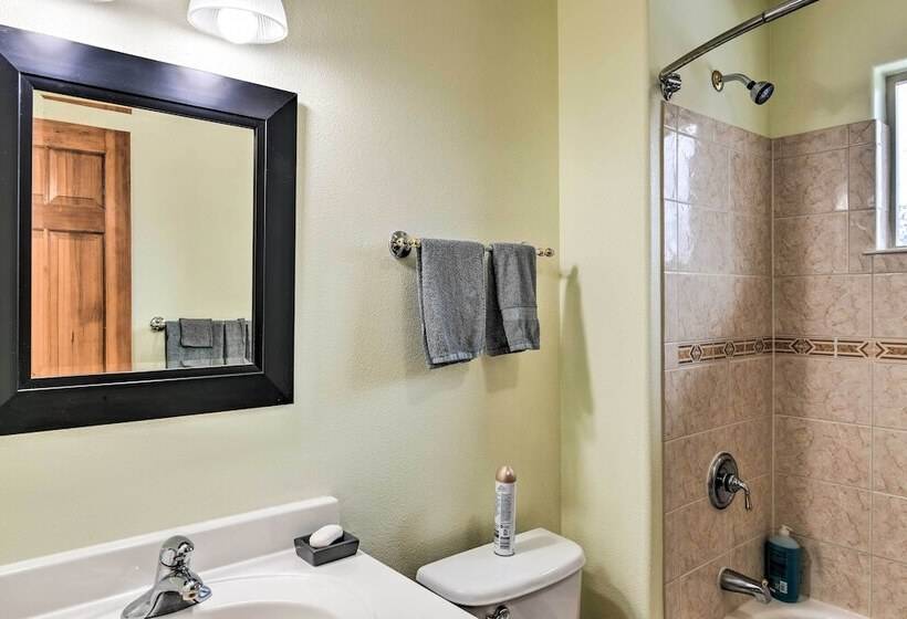 Alaskan Mountain Gem With Private Hot Tub & Gym!