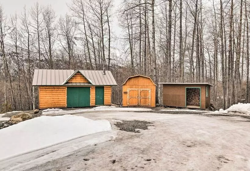 Alaskan Mountain Gem With Private Hot Tub & Gym!
