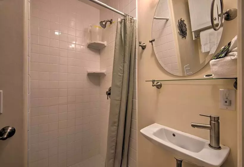 Avalon Escape: Everything Within Walking Distance!