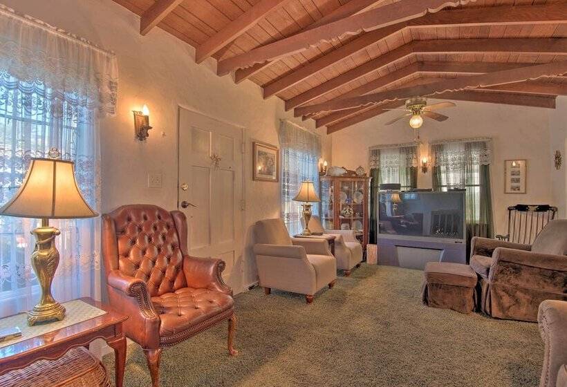 Avalon Escape: Everything Within Walking Distance!