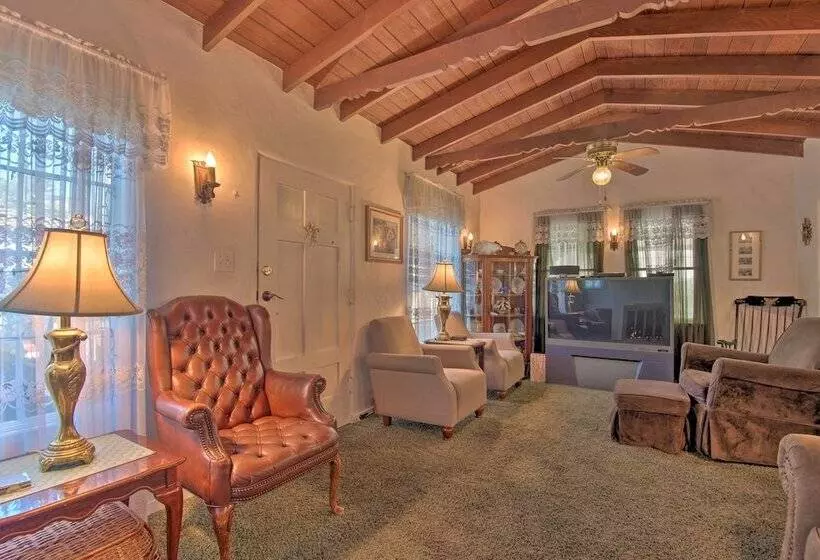 Avalon Escape: Everything Within Walking Distance!