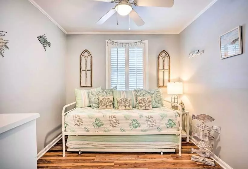 Beachy Isle Of Palms Home: 1 Block To Coast!