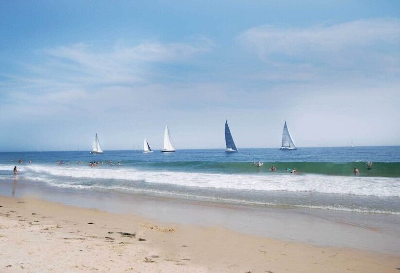 Bright Narragansett Beach Escape W/ Deck & Yard!