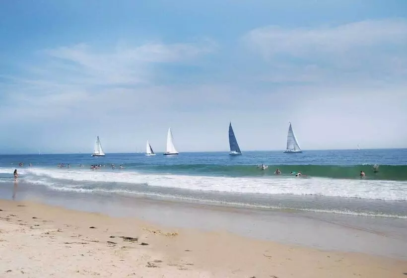 Bright Narragansett Beach Escape W/ Deck & Yard!