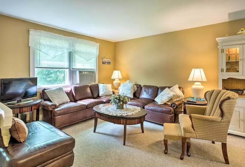 Bright Narragansett Beach Escape W/ Deck & Yard!