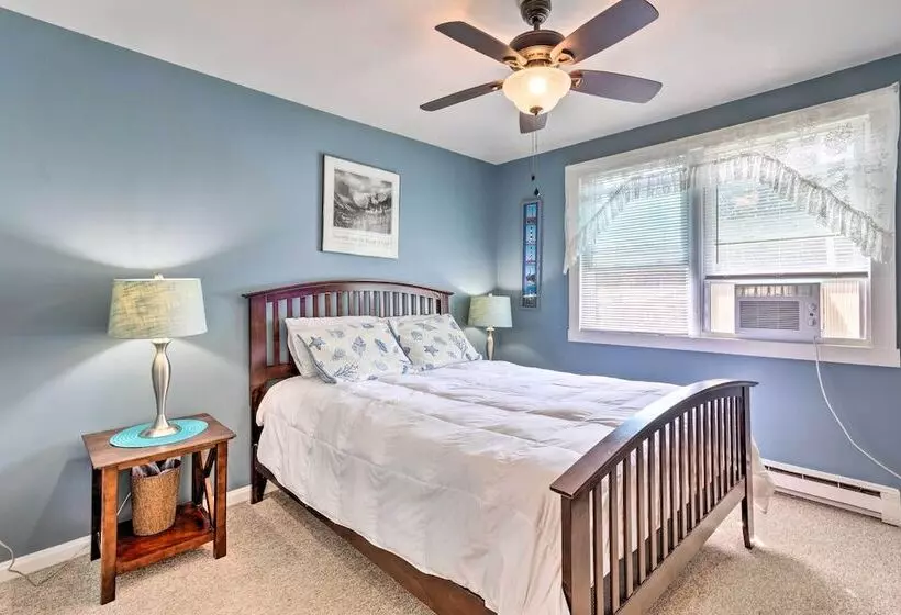 Bright Narragansett Beach Escape W/ Deck & Yard!