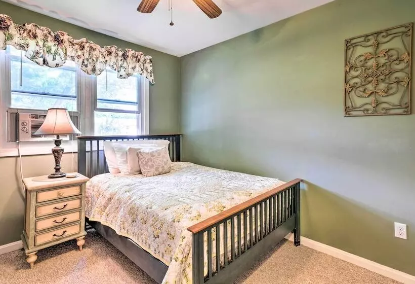 Bright Narragansett Beach Escape W/ Deck & Yard!