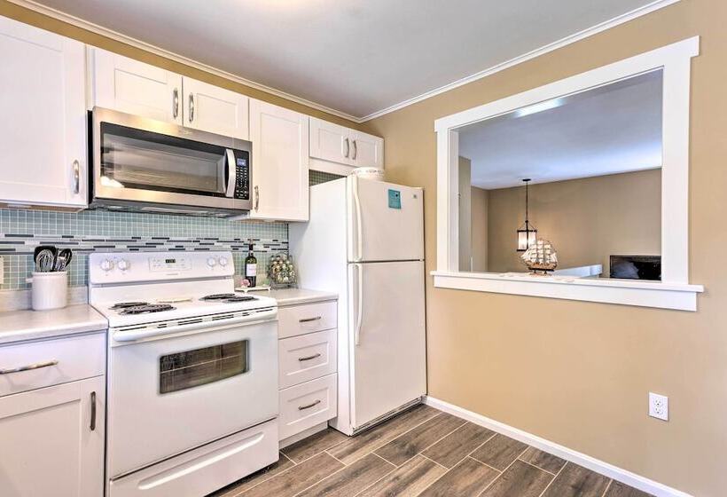 Bright Narragansett Beach Escape W/ Deck & Yard!