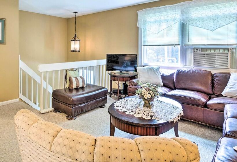 Bright Narragansett Beach Escape W/ Deck & Yard!