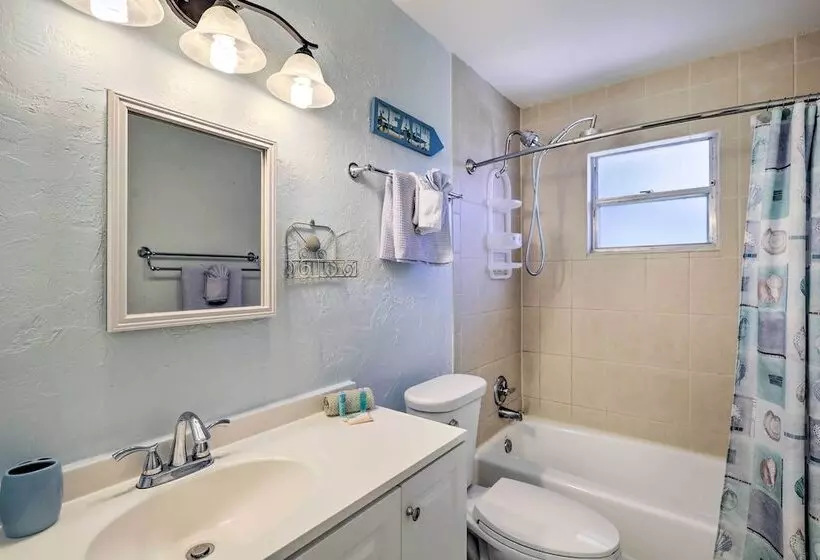 Cape Canaveral Cottage W/ Hot Tub: Walk To Beach