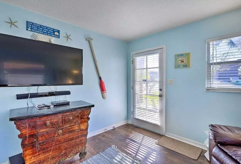 Cape Canaveral Cottage W/ Hot Tub: Walk To Beach