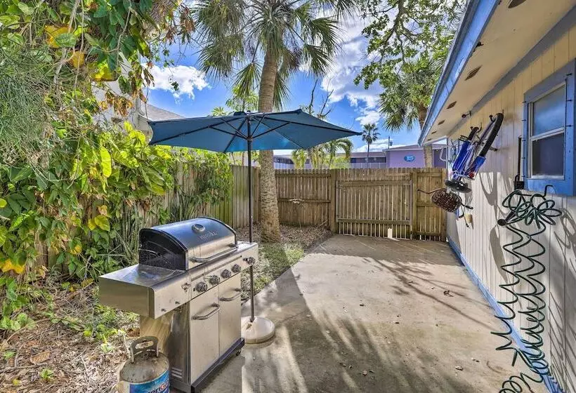 Cape Canaveral Cottage W/ Hot Tub: Walk To Beach