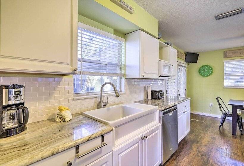 Cape Canaveral Cottage W/ Hot Tub: Walk To Beach