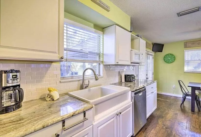 Cape Canaveral Cottage W/ Hot Tub: Walk To Beach