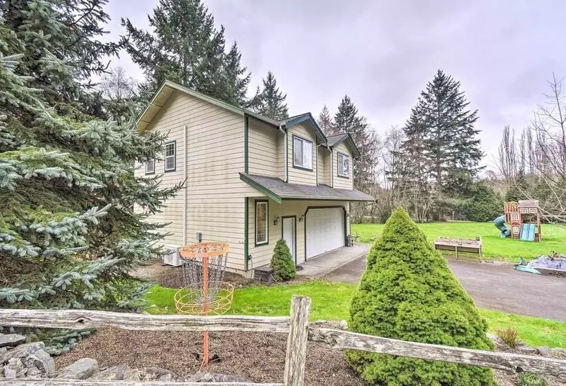 Central 4 Acre Cottage W/ Deck: Walk To Bay!