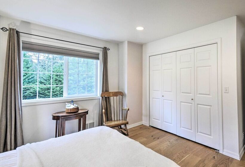 Central 4 Acre Cottage W/ Deck: Walk To Bay!