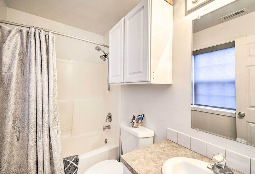 Central 4 Acre Cottage W/ Deck: Walk To Bay!