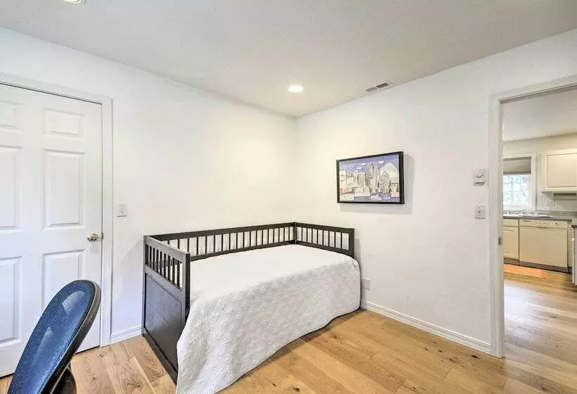 Central 4 Acre Cottage W/ Deck: Walk To Bay!