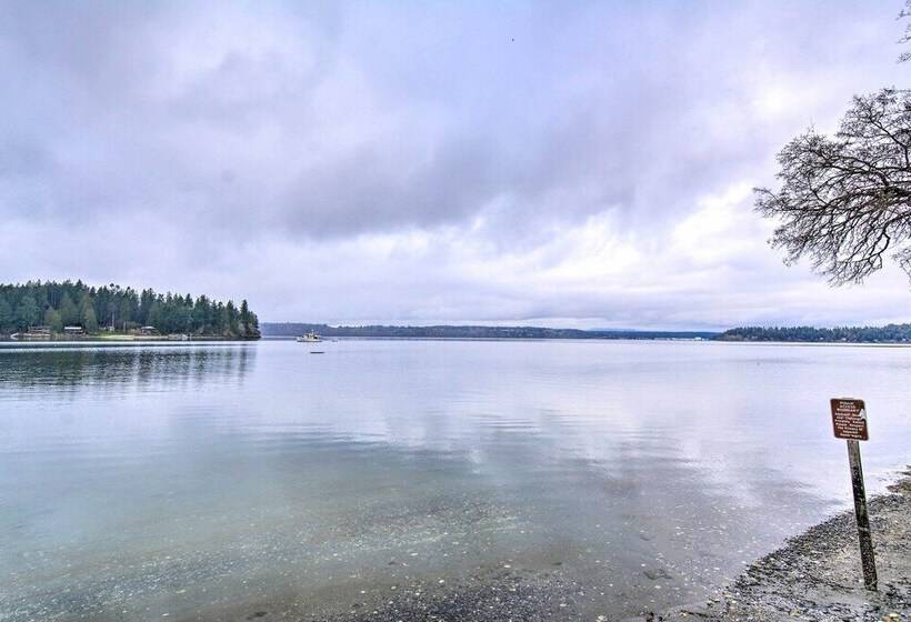 Central 4 Acre Cottage W/ Deck: Walk To Bay!