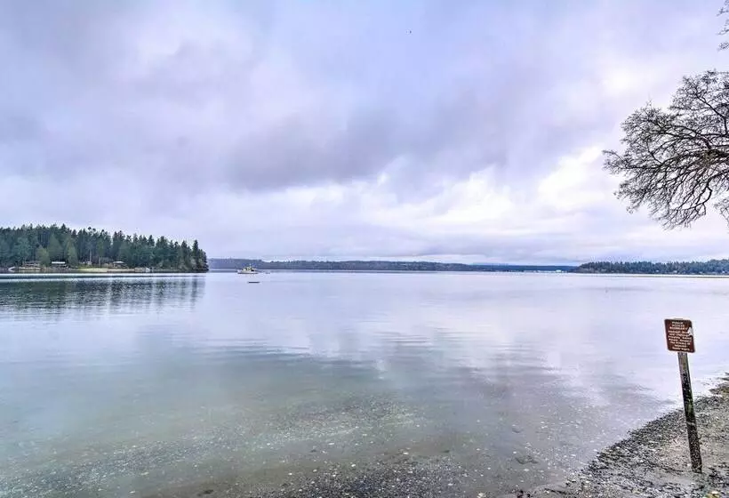 Central 4 Acre Cottage W/ Deck: Walk To Bay!