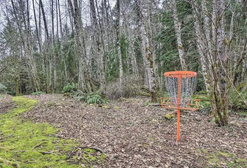 Central 4 Acre Cottage W/ Deck: Walk To Bay!