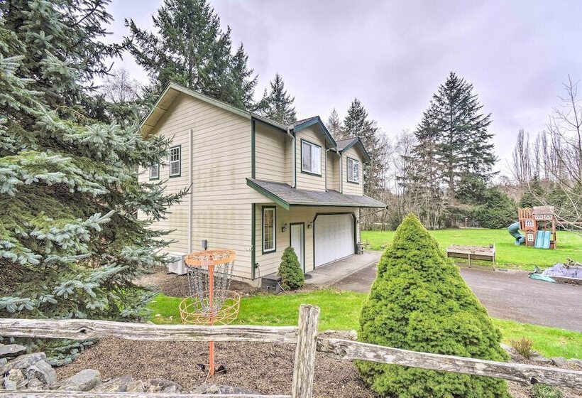 Central 4 Acre Cottage W/ Deck: Walk To Bay!