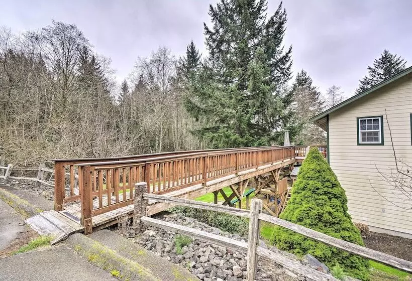 Central 4 Acre Cottage W/ Deck: Walk To Bay!