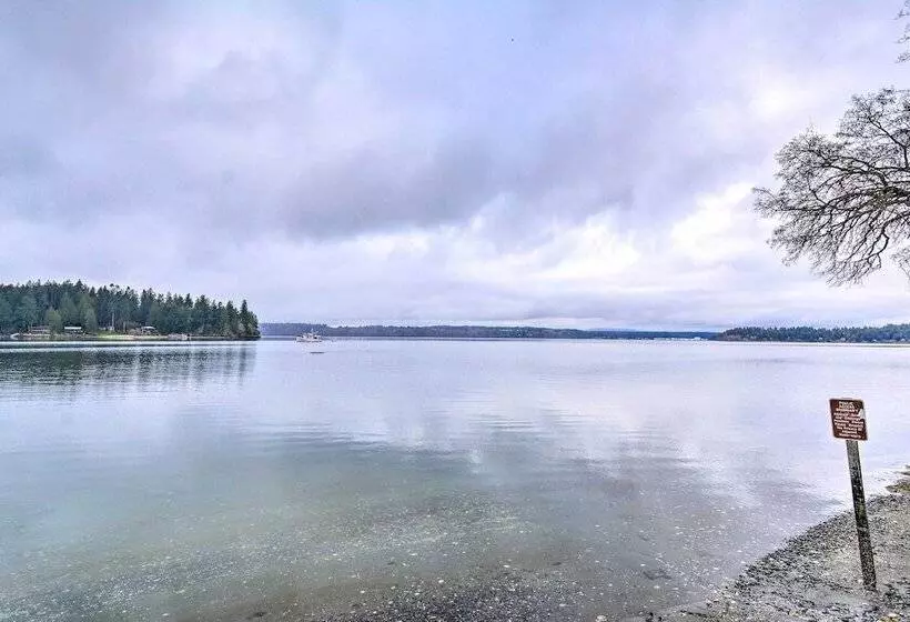 Central 4 Acre Cottage W/ Deck: Walk To Bay!