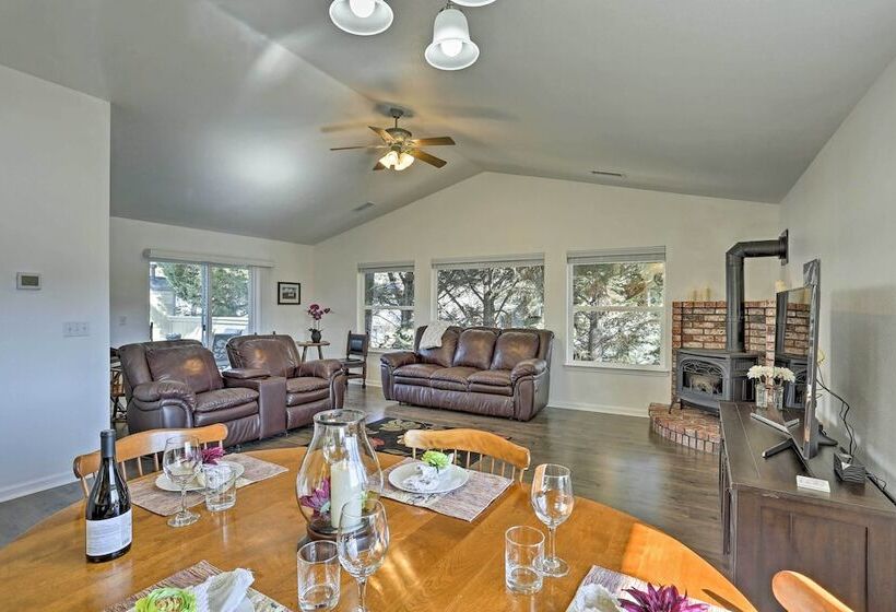 Centrally Located Mt Shasta Home W/ Deck!