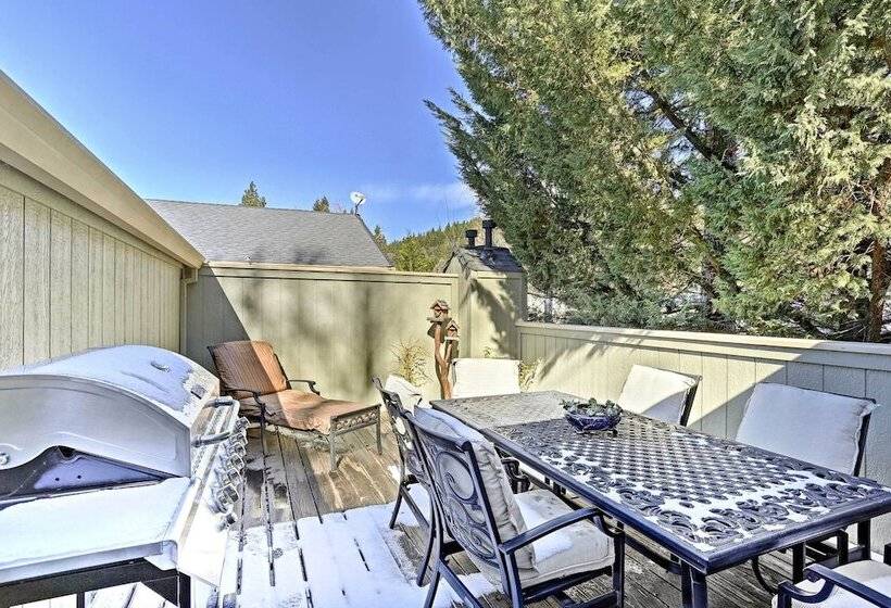 Centrally Located Mt Shasta Home W/ Deck!