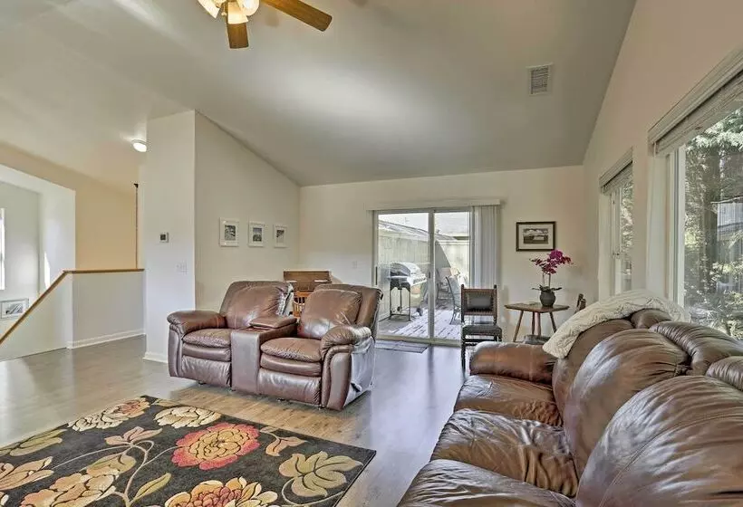 Centrally Located Mt Shasta Home W/ Deck!