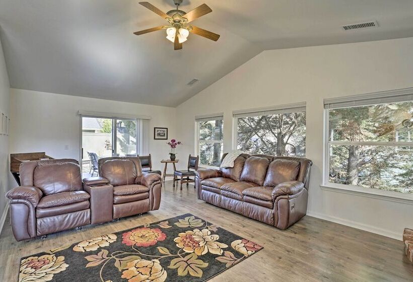 Centrally Located Mt Shasta Home W/ Deck!