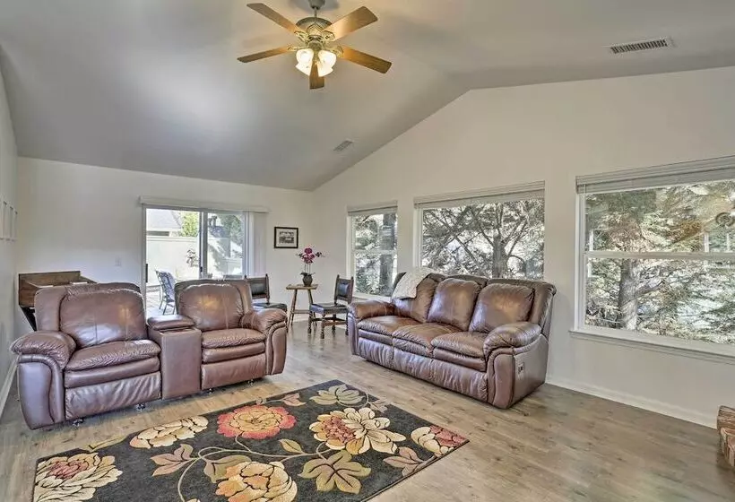 Centrally Located Mt Shasta Home W/ Deck!