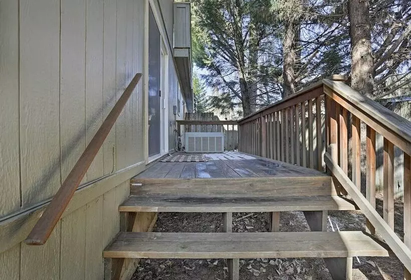 Centrally Located Mt Shasta Home W/ Deck!