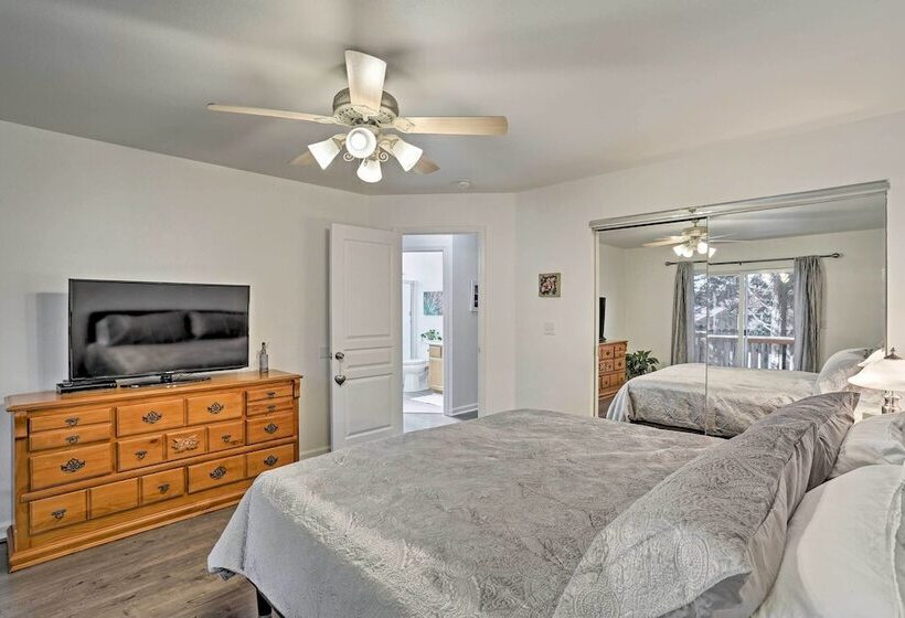 Centrally Located Mt Shasta Home W/ Deck!