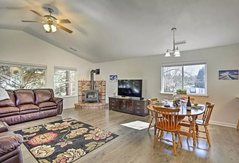 Centrally Located Mt Shasta Home W/ Deck!