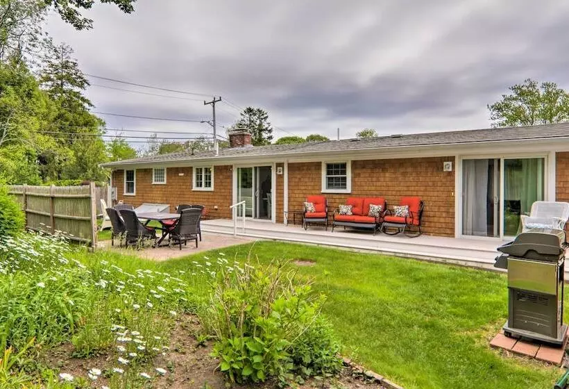 Charming Hyannis Cottage: 1 Mi To Beach!