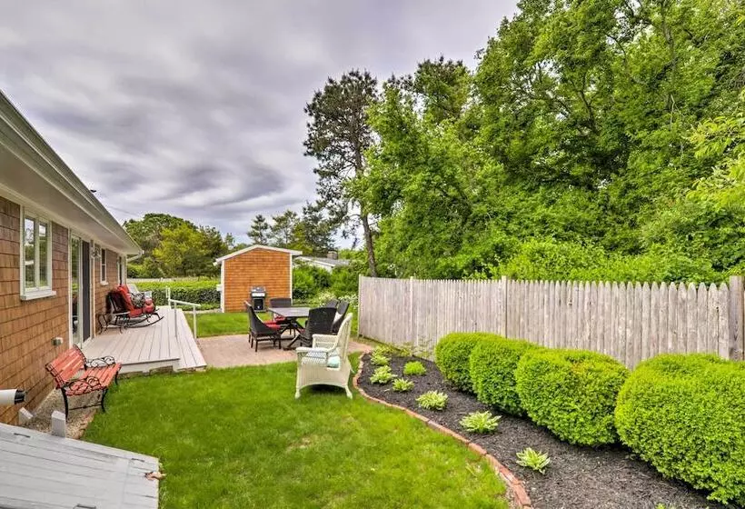 Charming Hyannis Cottage: 1 Mi To Beach!