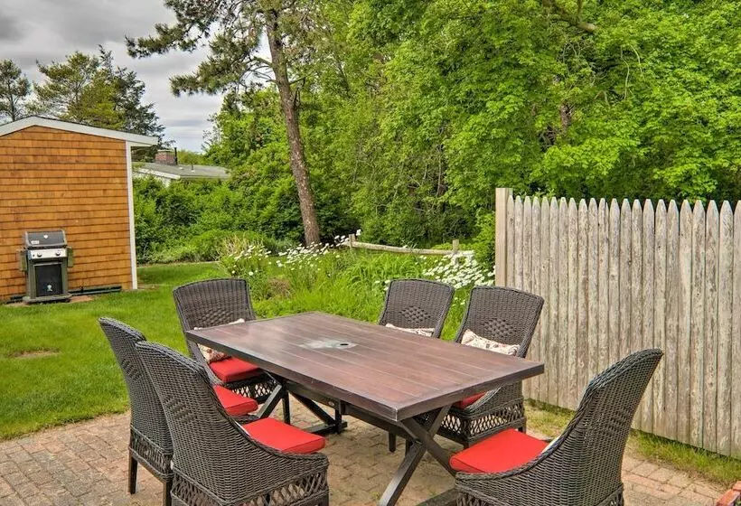 Charming Hyannis Cottage: 1 Mi To Beach!