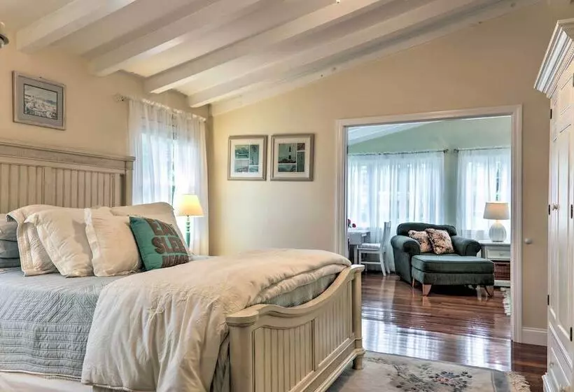 Charming Hyannis Cottage: 1 Mi To Beach!