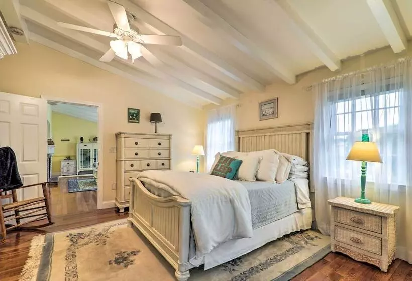 Charming Hyannis Cottage: 1 Mi To Beach!