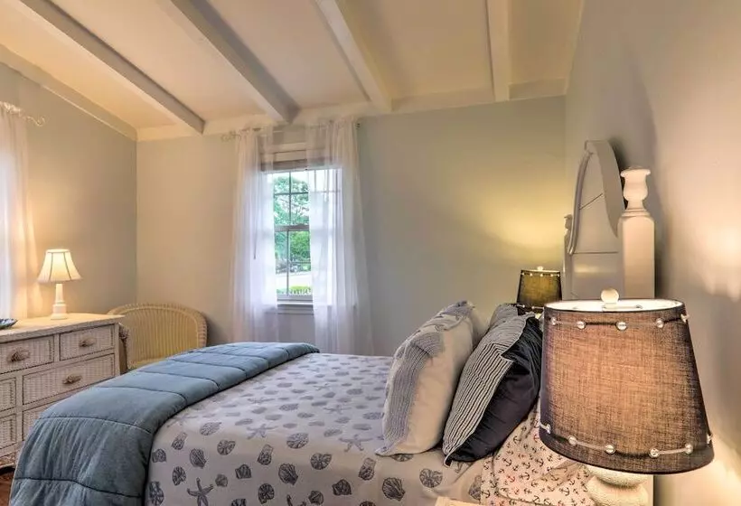Charming Hyannis Cottage: 1 Mi To Beach!