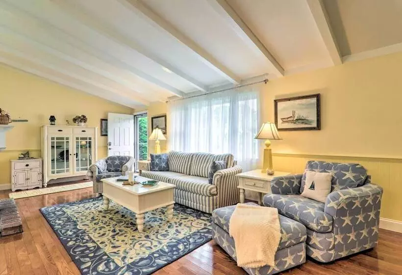 Charming Hyannis Cottage: 1 Mi To Beach!